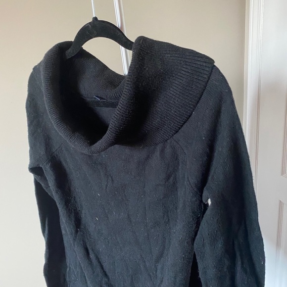 Gap Off the Shoulder Sweater - Picture 4 of 8